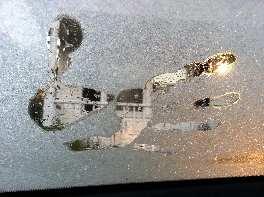 The Do's and Don'ts of Defrosting Your Windshield