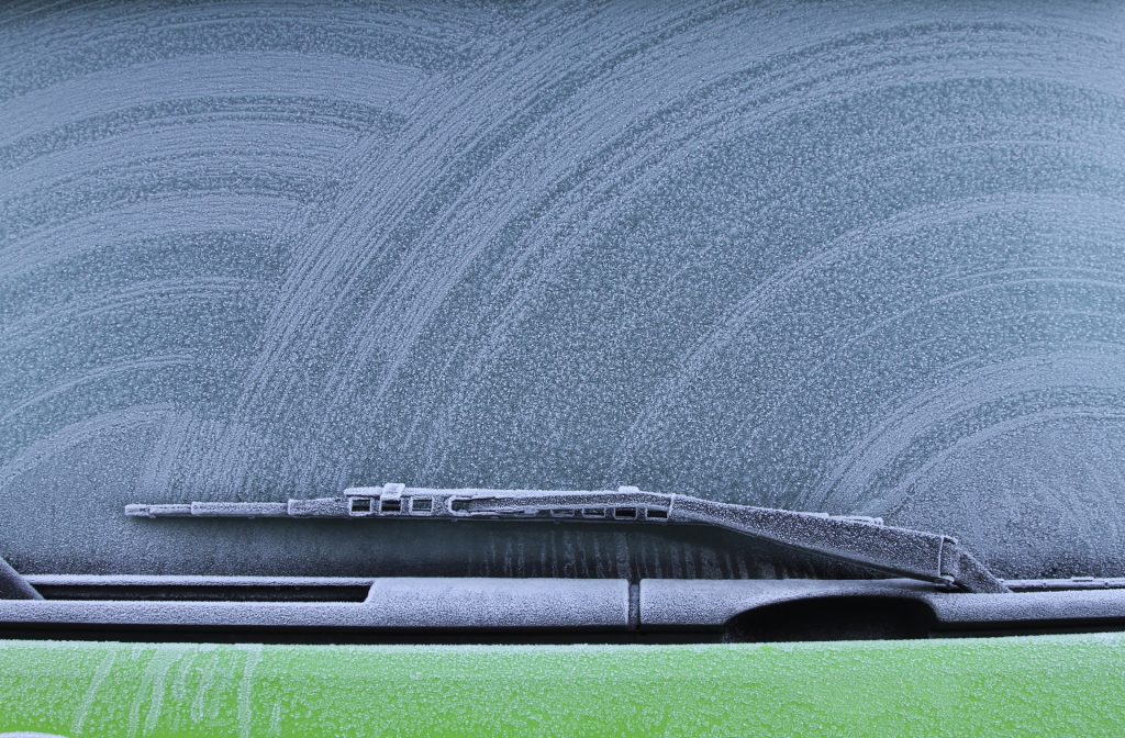 The Do's and Don'ts of Defrosting Your Windshield