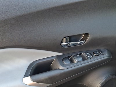 2022 Nissan Kicks SR