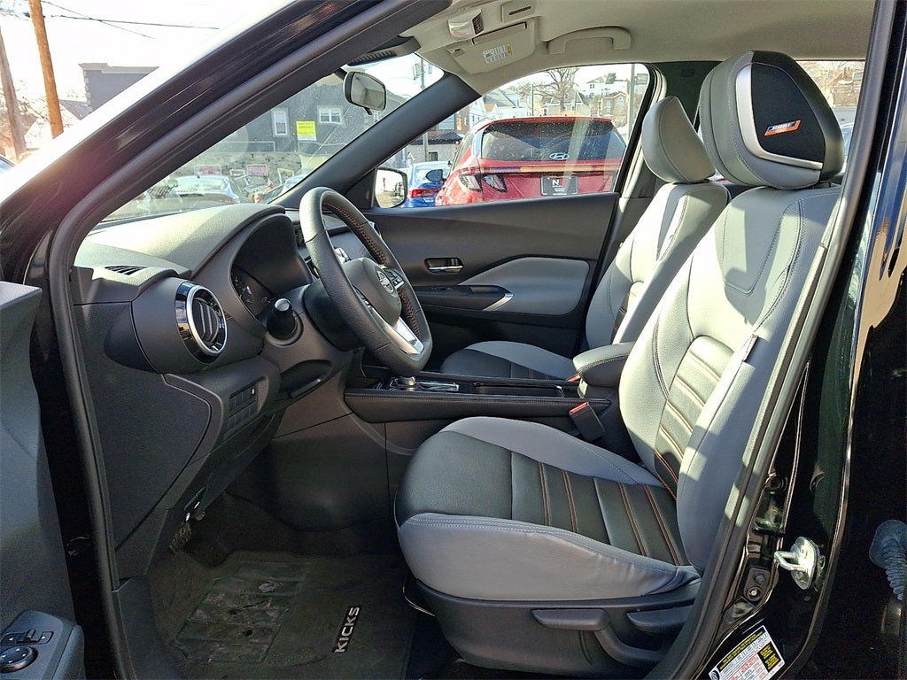 2022 Nissan Kicks SR