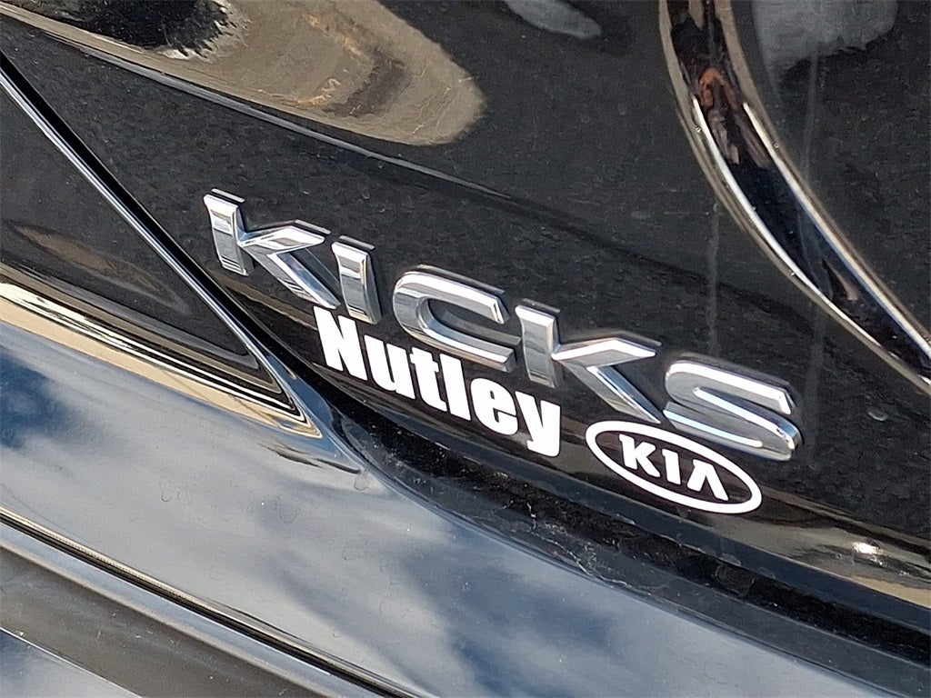 2022 Nissan Kicks SR