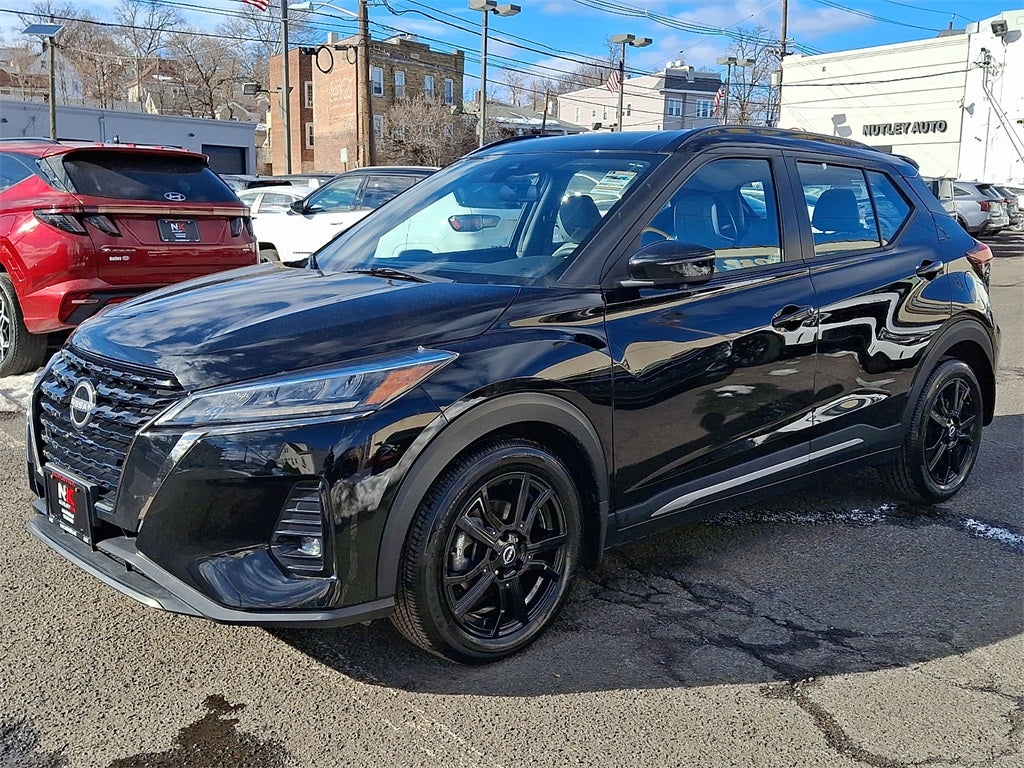 2022 Nissan Kicks SR