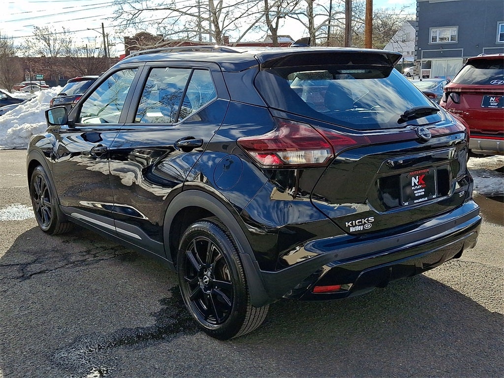 2022 Nissan Kicks SR