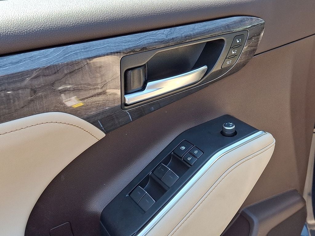 2020 Toyota Highlander Hybrid Platinum