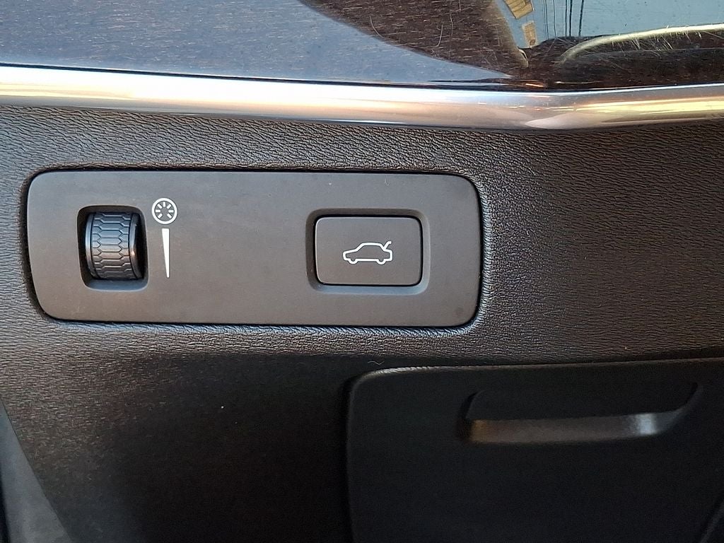 2019 Volvo XC90 T6 Momentum