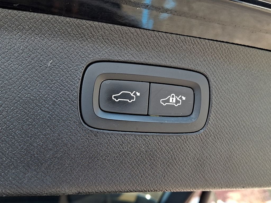 2019 Volvo XC90 T6 Momentum